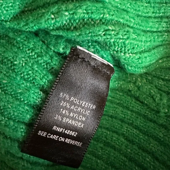 💟 Torrid ☘️ sweater - Picture 3 of 4